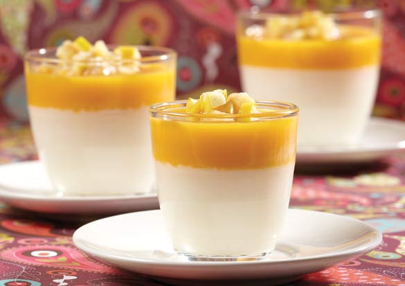 Sorprende a todos con Panna Cotta de limón con salsa de piña